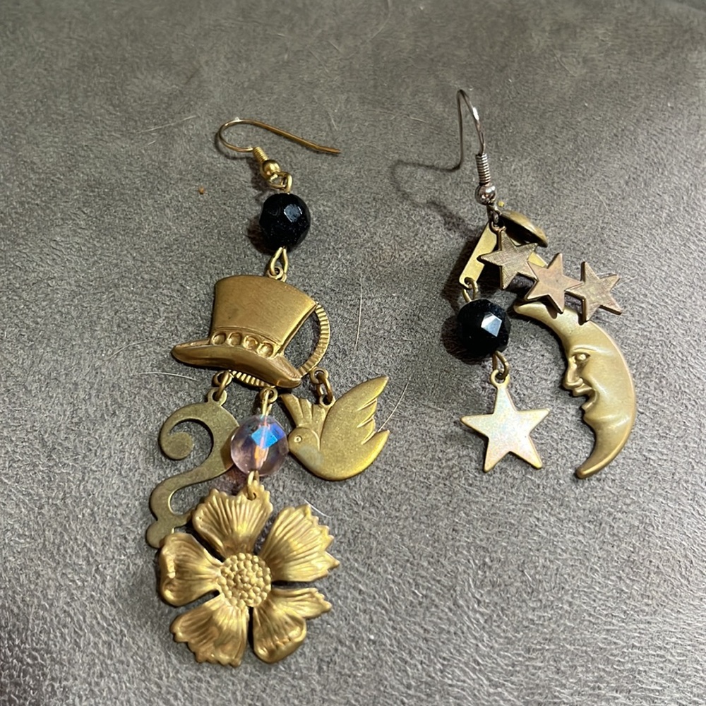 Vintage 90s Mad Hatter earrings
